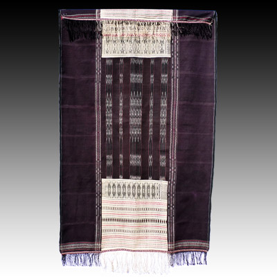 Sumatra Batak ceremonial warp ikat shoulder cloth (Ulos Pinunsaan)